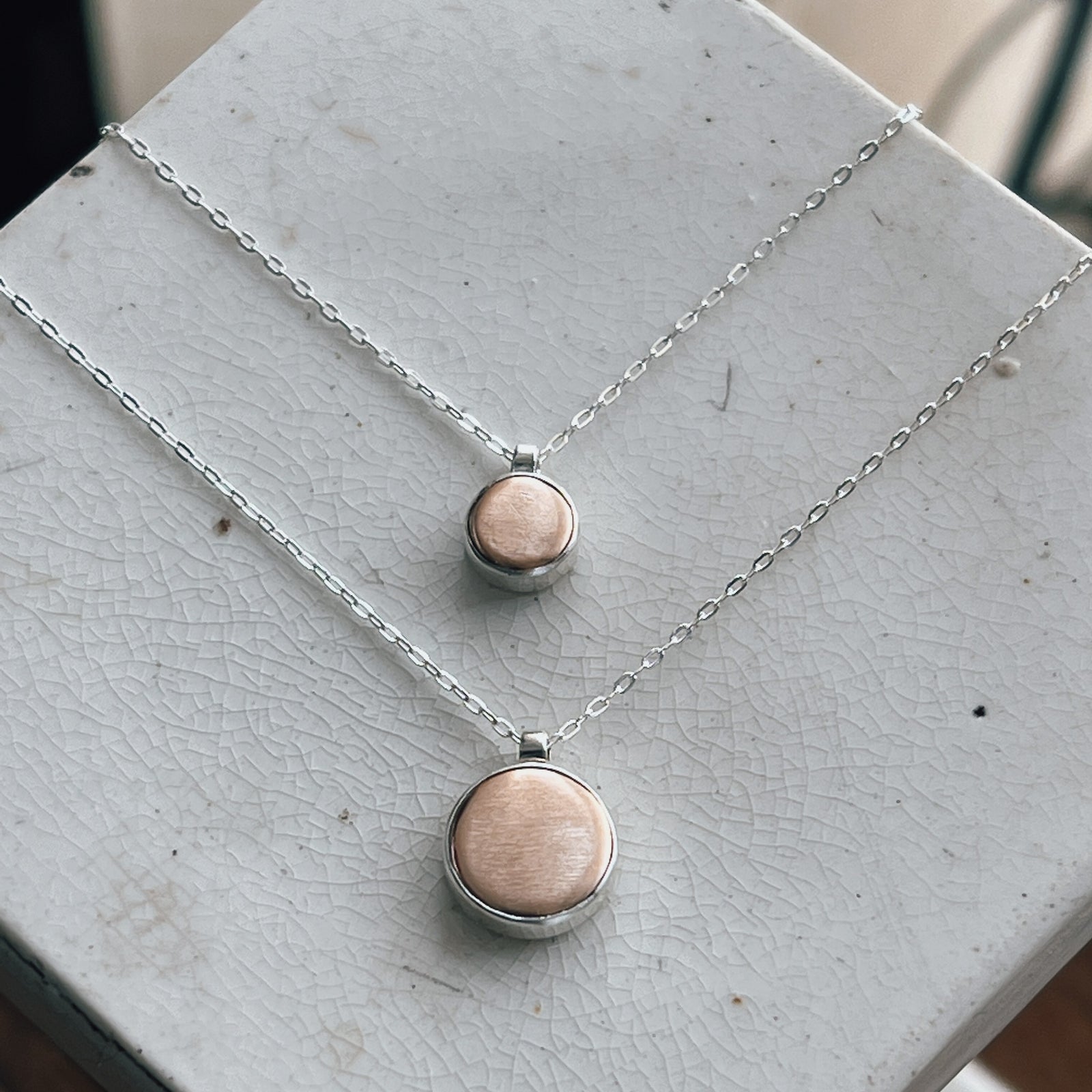 Comoda Necklace - Brushed Bronze