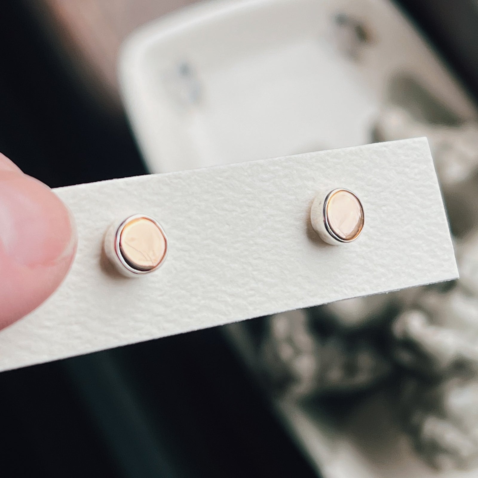 Comoda Stud Earrings - Bronze